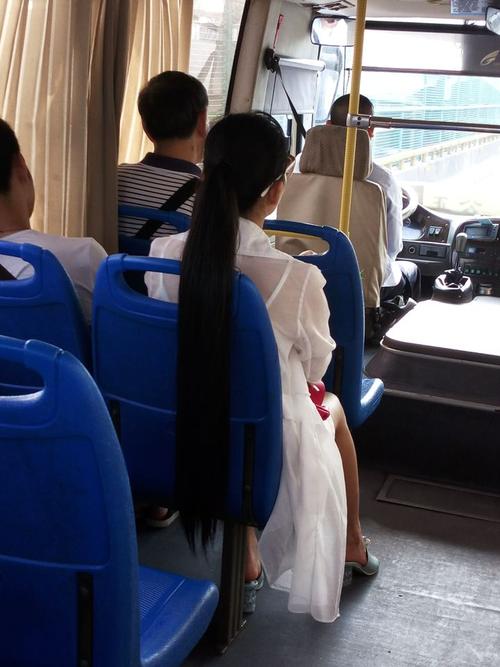 公交车上看到的发型